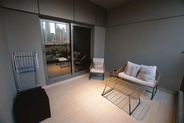 Clever Guest Elite Downtown studio