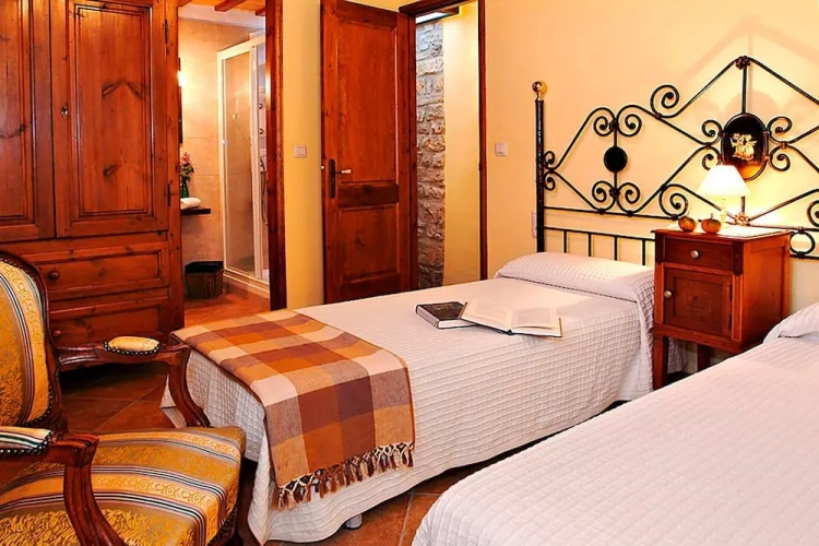 3 Bedrooms Family Cottage