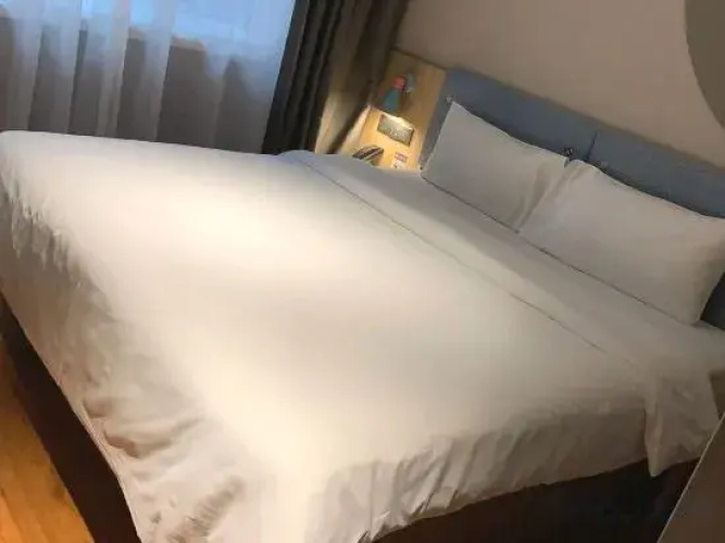 V+ E-sports Homestay