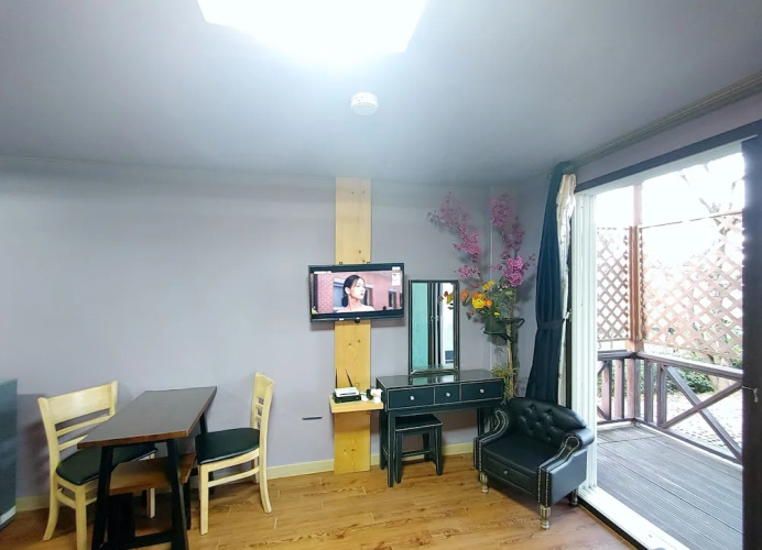 Salmon Village Pension