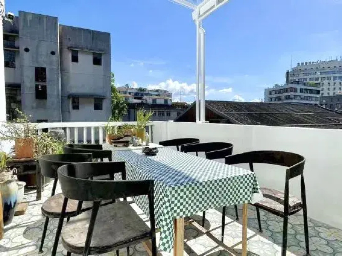 Sanzao Shiyue Hostel