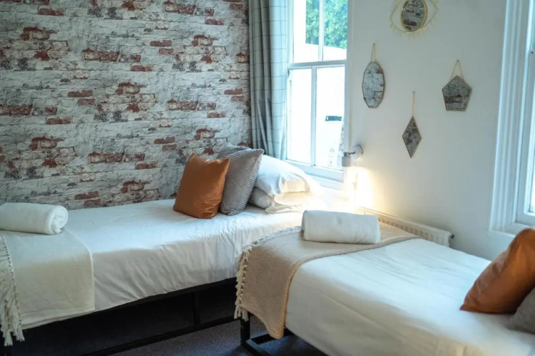 Upper Rock Rooms