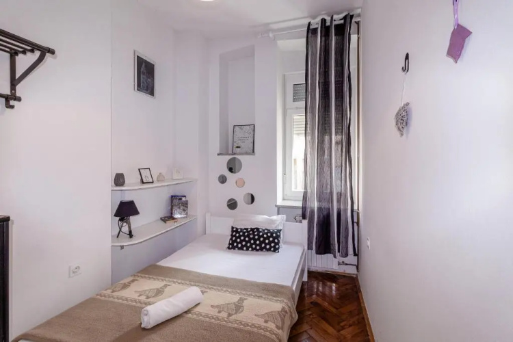 Apartment G37