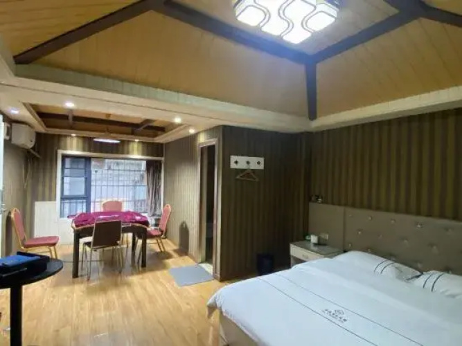 Huayi Business Hotel