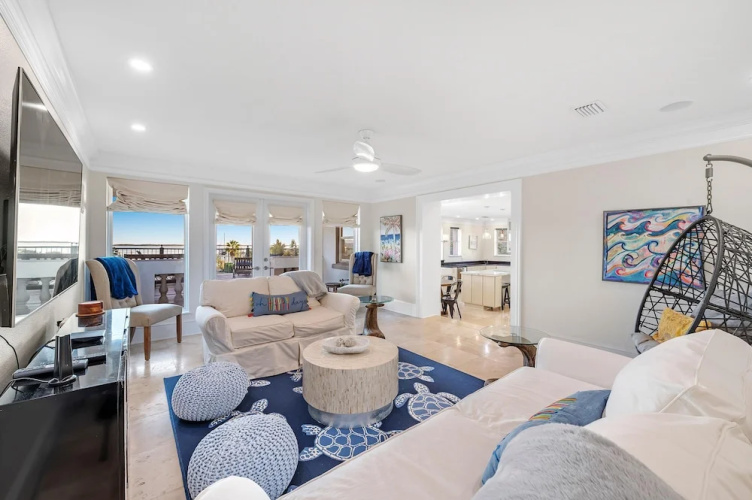 Bella Villa Waterfront Suite