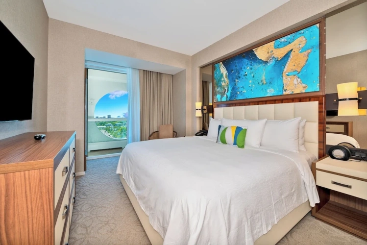 1 Bedroom Luxury Apartment with balcony and with city view