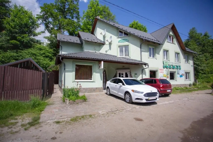 5 Bedrooms Cottage