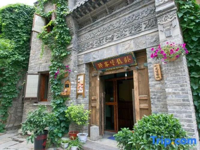 Wolong Fort Inn