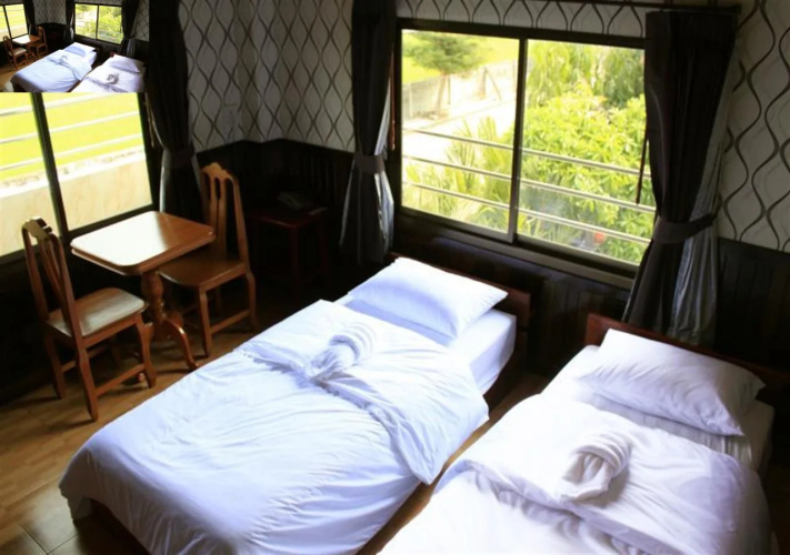 Khum Klao Teak Hut Resort