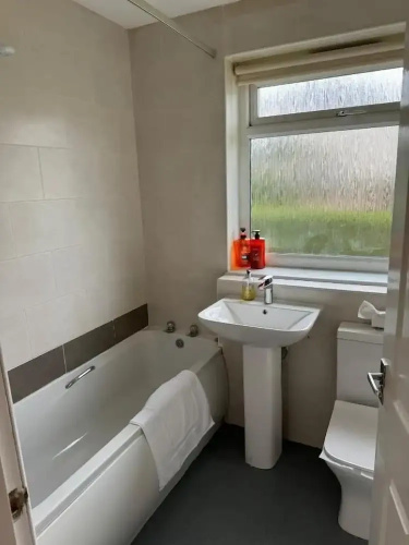 Hendry Road Cottage