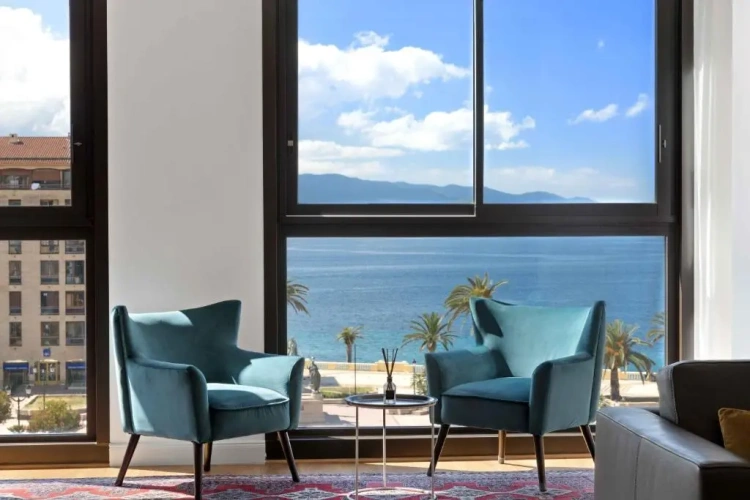 2 Bedrooms Apartment