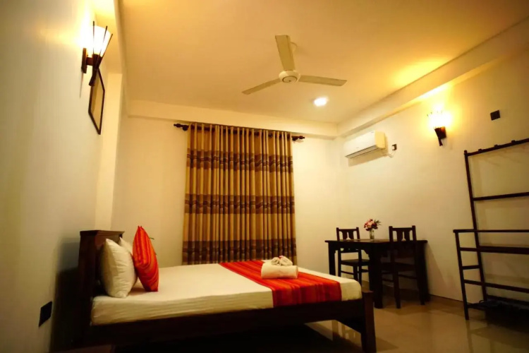 Airport 4 Season Hotel