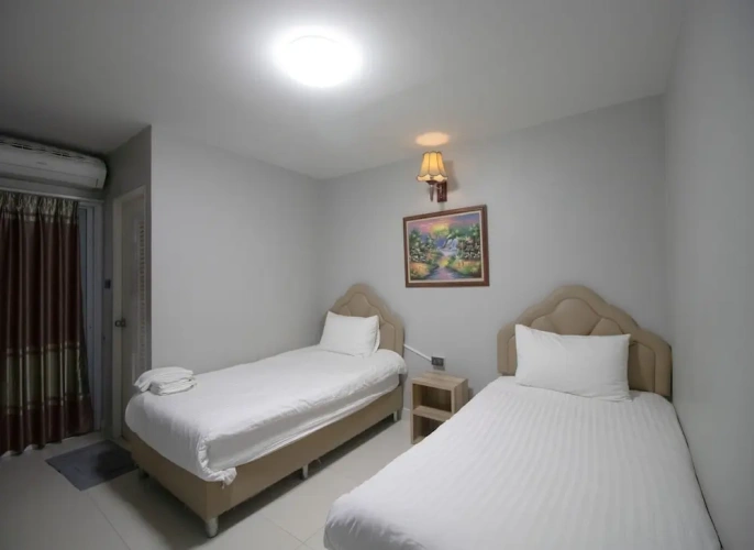 Standard Twin room with balcony