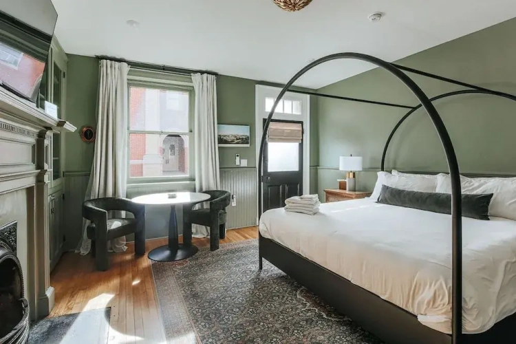 Deluxe Suite