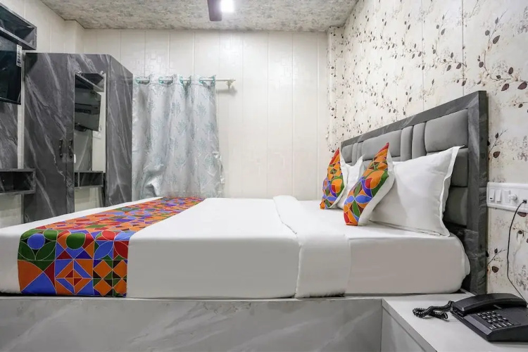 Fabhotel Hans Residency