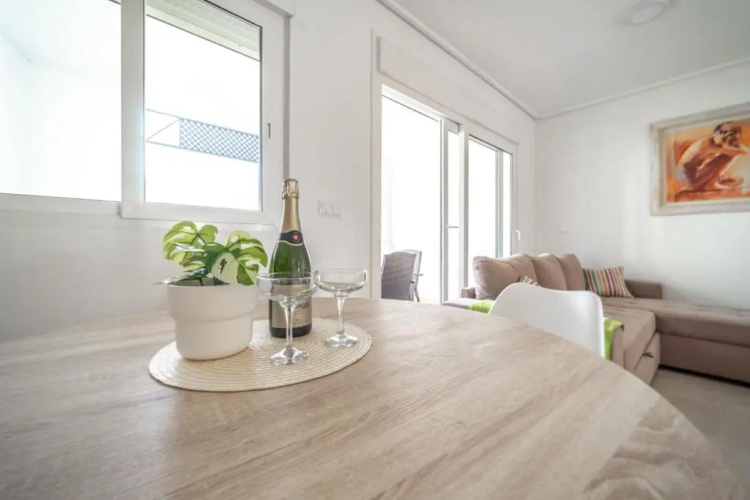 Bright Two Bedroom Apartment - RA721LT