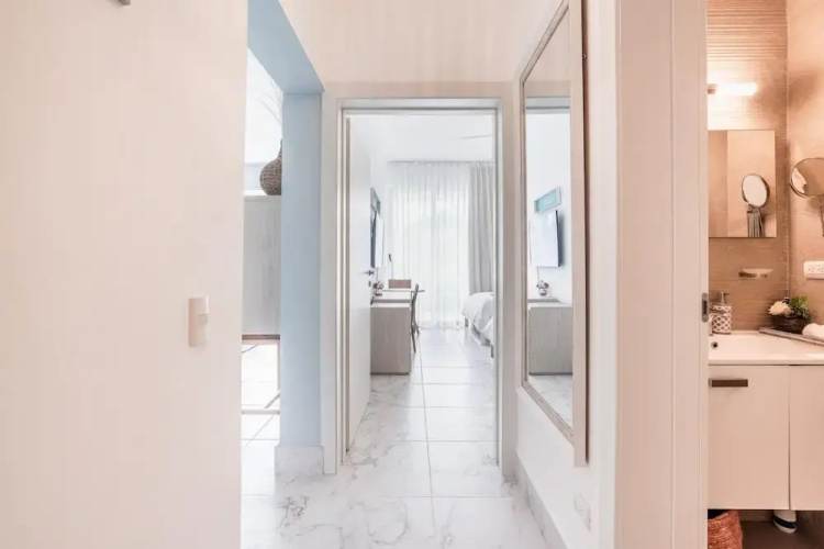 Two-bedroom apt With Pool View bbq in Lake View
