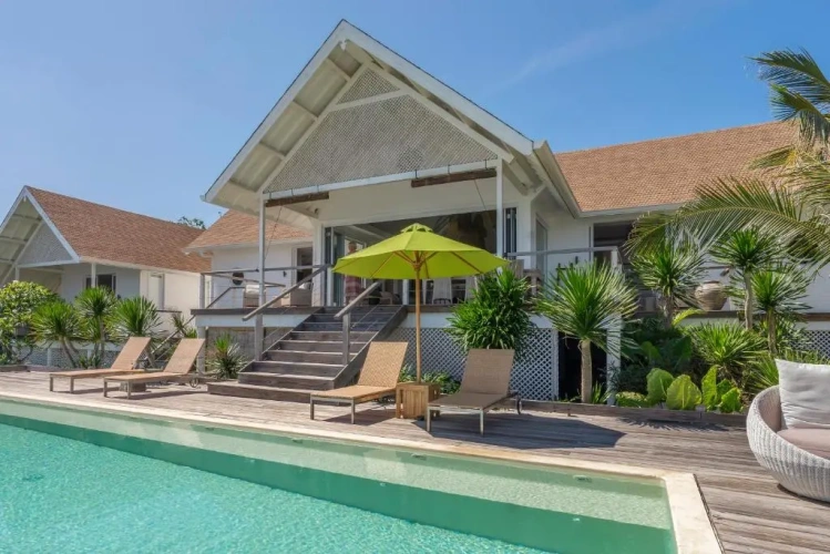 Villa beachfront
