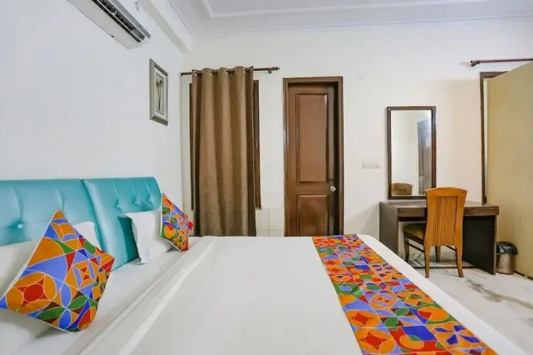 Fabhotel Grand Palace