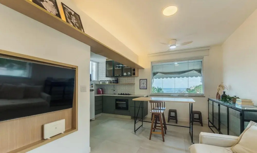 Apt w/ Ocean View 100 m From the Beach Eia0409