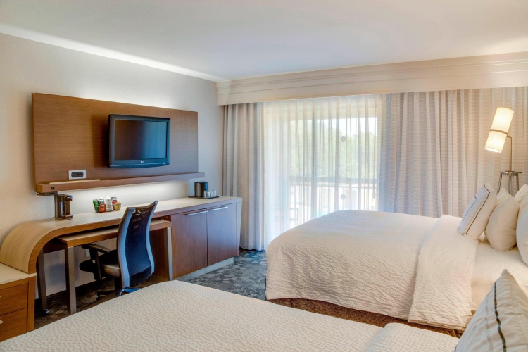 Standard Quadruple room with pool view