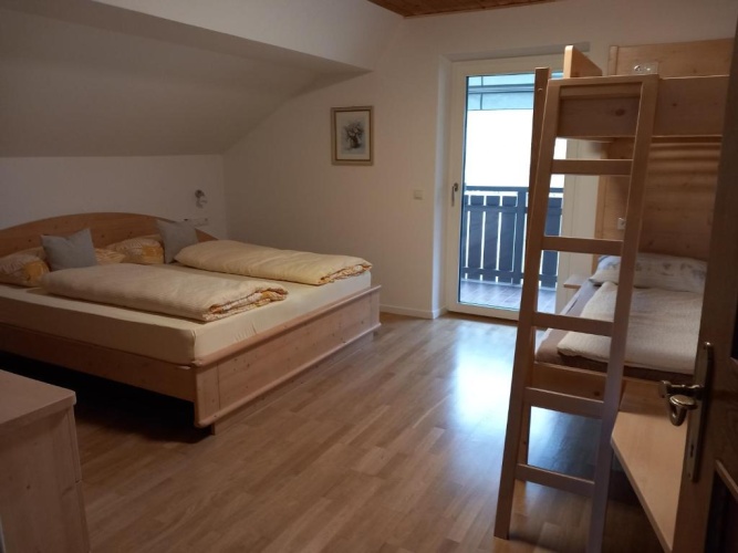 Standard Triple room with balcony