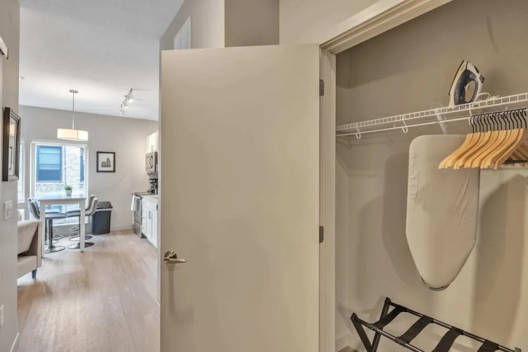 Comfortable 1BD Vector Suite With 95 Walkscore