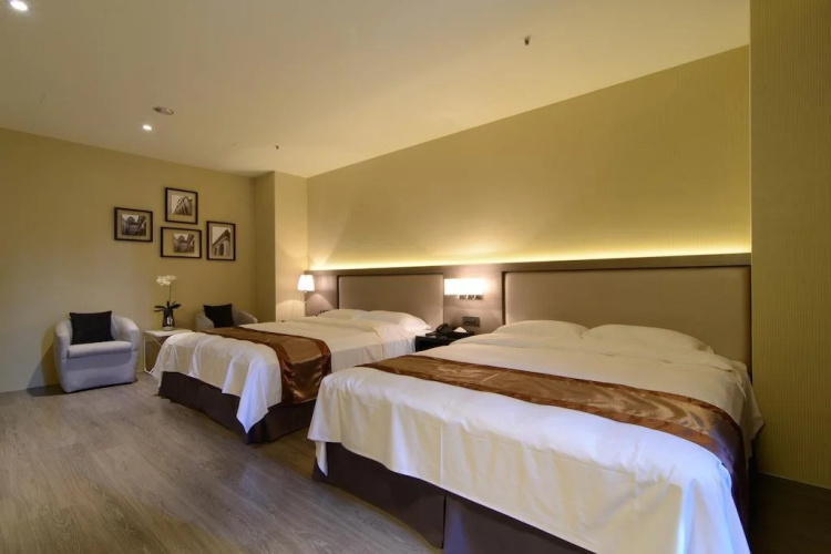Grand Crystal Hotel