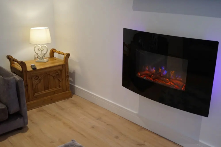 Vale View - Sleeps 6 - Pets Ok - Garden - Parking