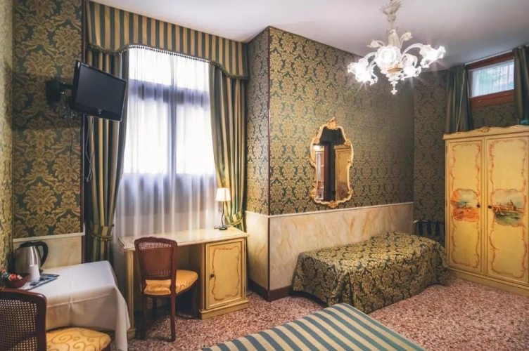 Classic Triple room