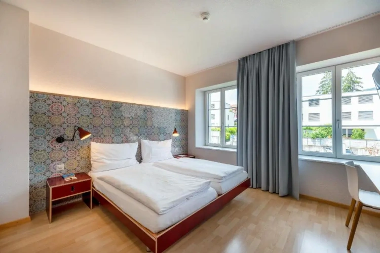 Twin room with mountain view