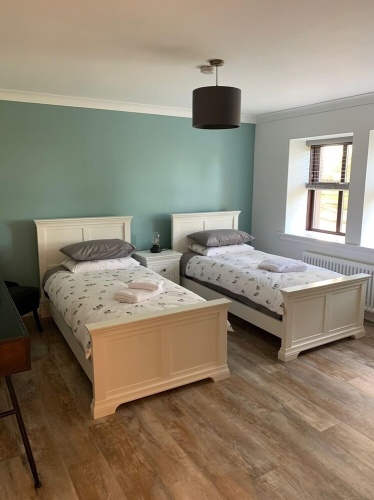 Standard Twin room with garden view