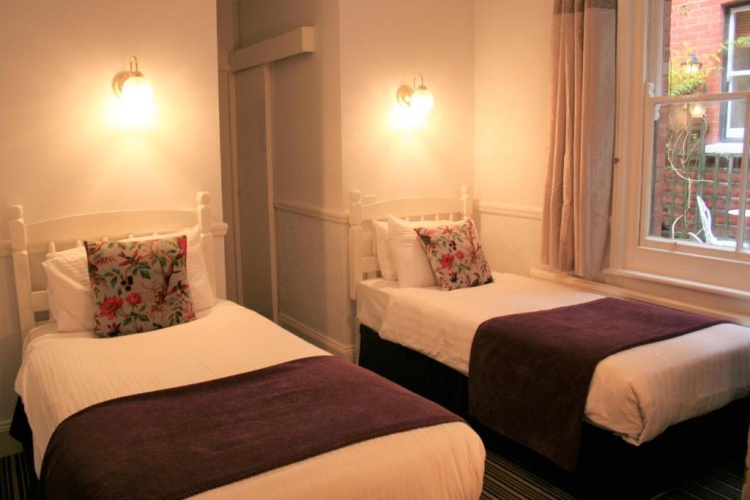 Standard Twin room