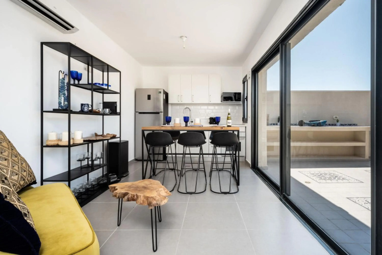 2 Bedroom Duplex with Amazing Sea View Terrace