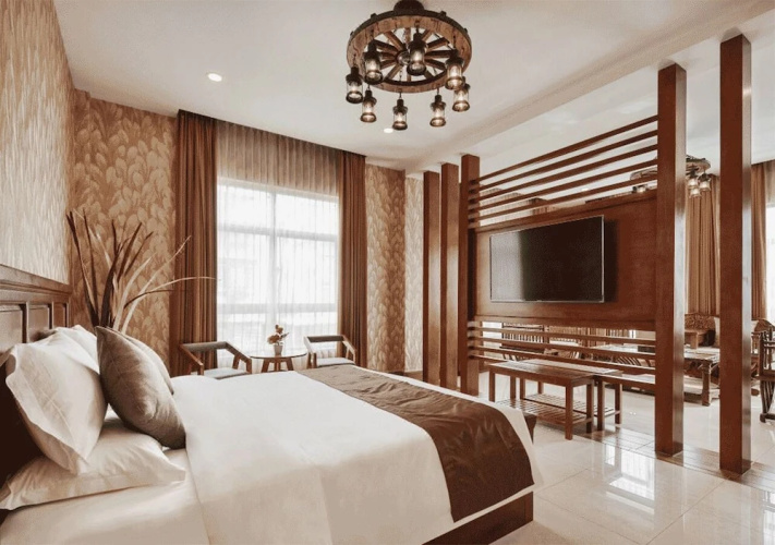 8008 Hotel