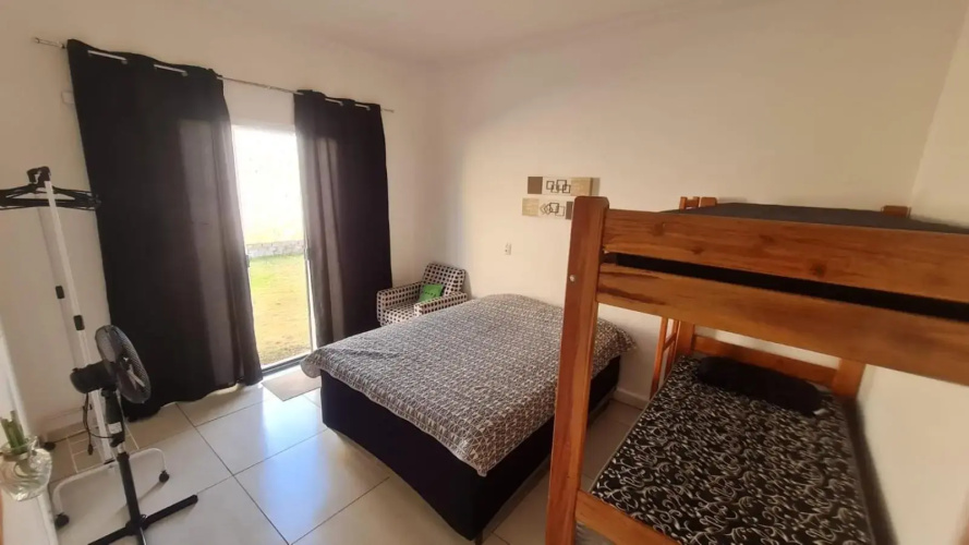 Casa c/ quartos separados + churrasqueira ampla.