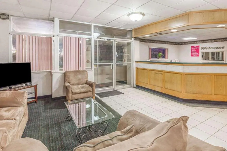 Ramada By Wyndham Clinton