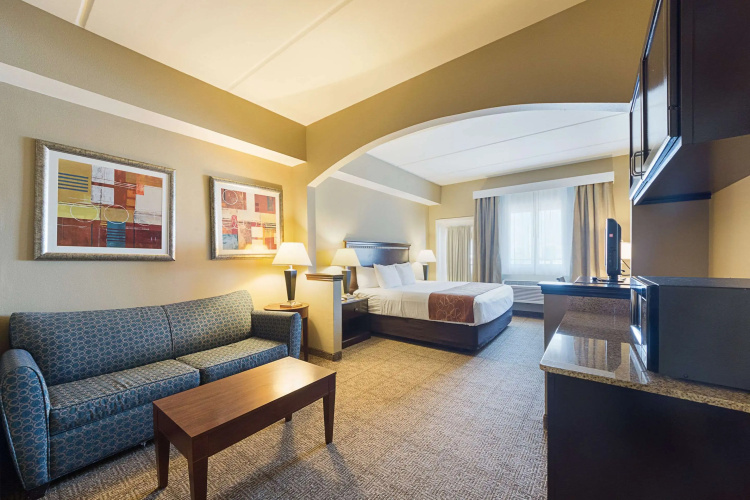 Comfort Suites Beachside