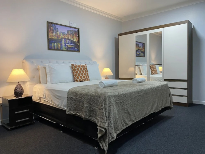 B & A Suites Inn