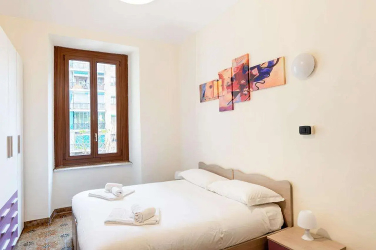 Dante Subway Apartment