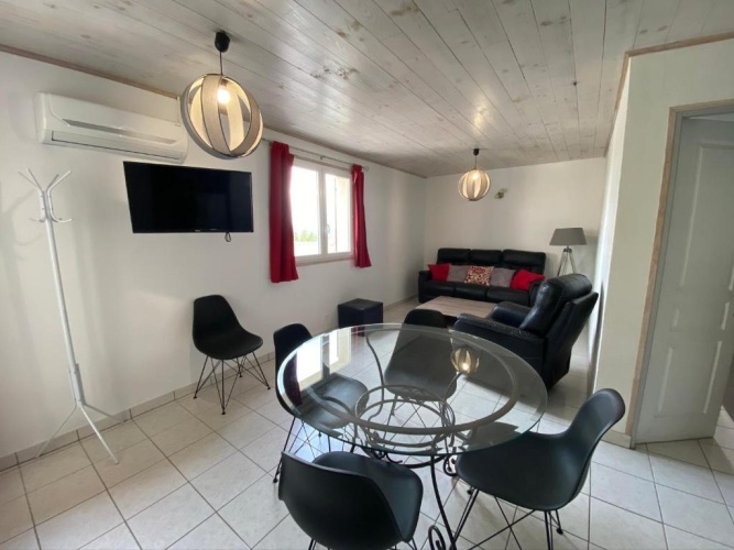 2 Bedrooms Cottage