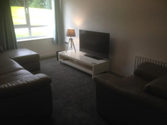 The Beeches 2 - Serviced Duplex Apartment