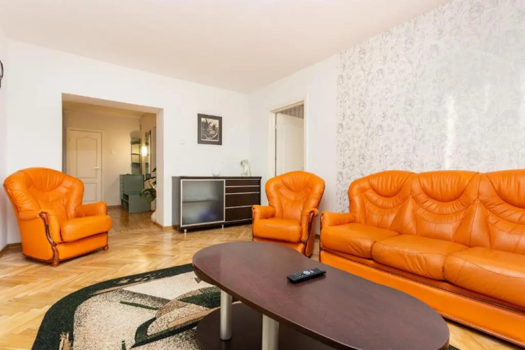 3 room central apartmend 90m2 free parking