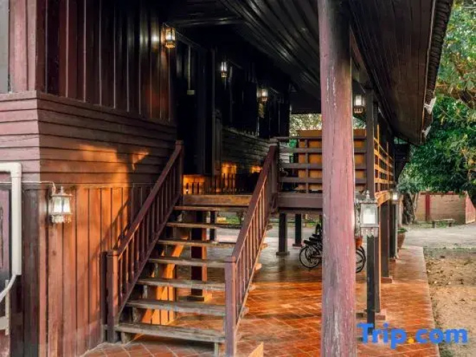 Kamolchanok House & Gallery