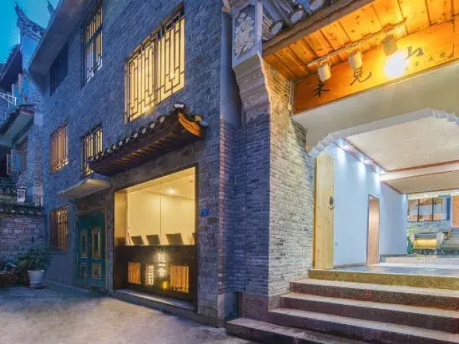 Weijianshan Courtyard Inn