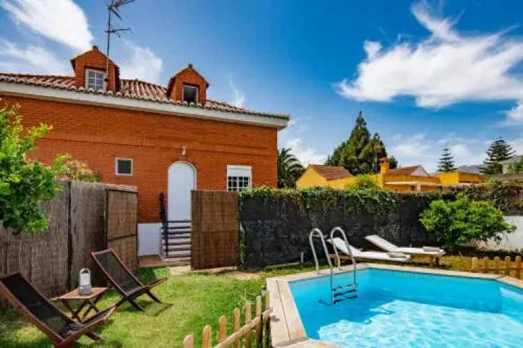 Villa Los Almendros