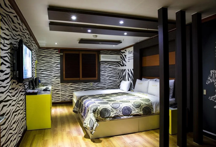 Theme Motel