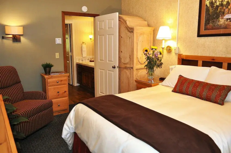 GetAways at Olympic Village Inn