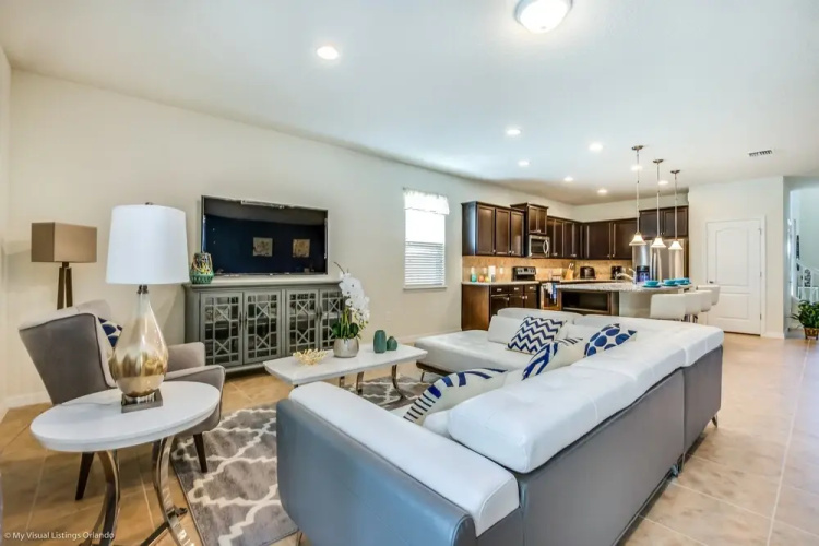 8875 Ultimate 8 Bedroom 6 Bathroom Windsor