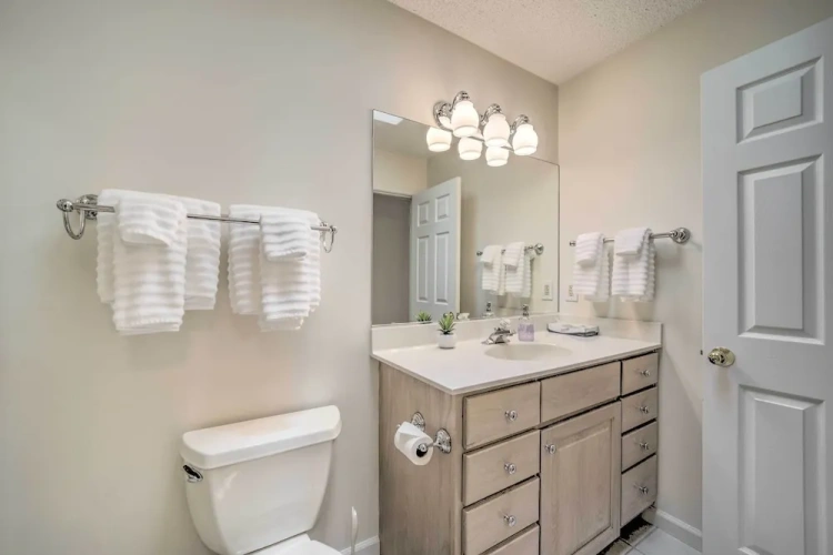 2 Bedrooms Apartment